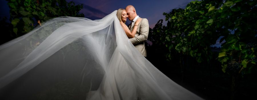 svatební kameraman Vinařství Obelisk fotografie nevěsty a ženicha na jejich svatbě