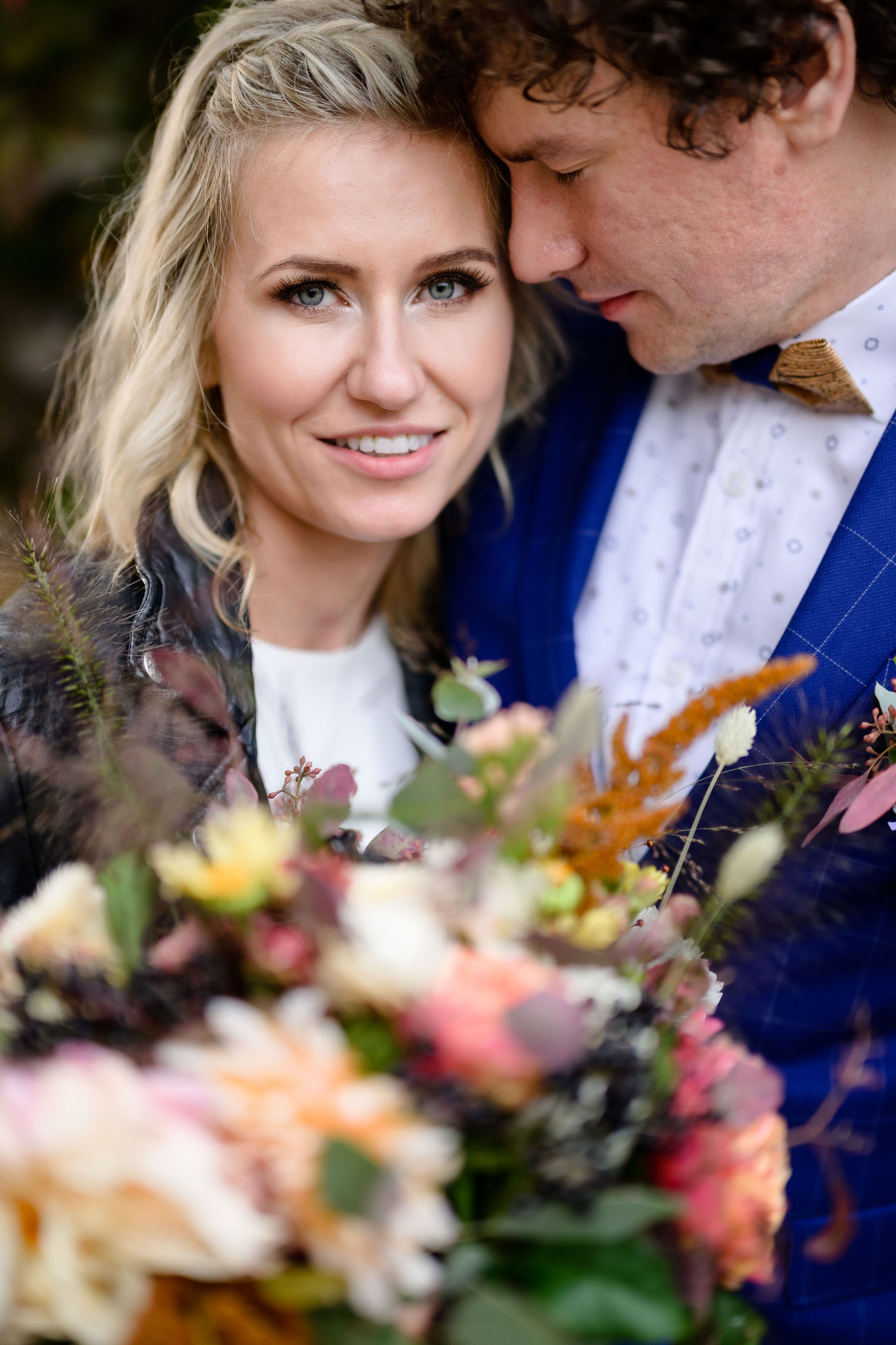 Novomanželé při portrétním focení a natáčení U vodníka Slámy v Háji ve Slezsku - Lhota Opavsko