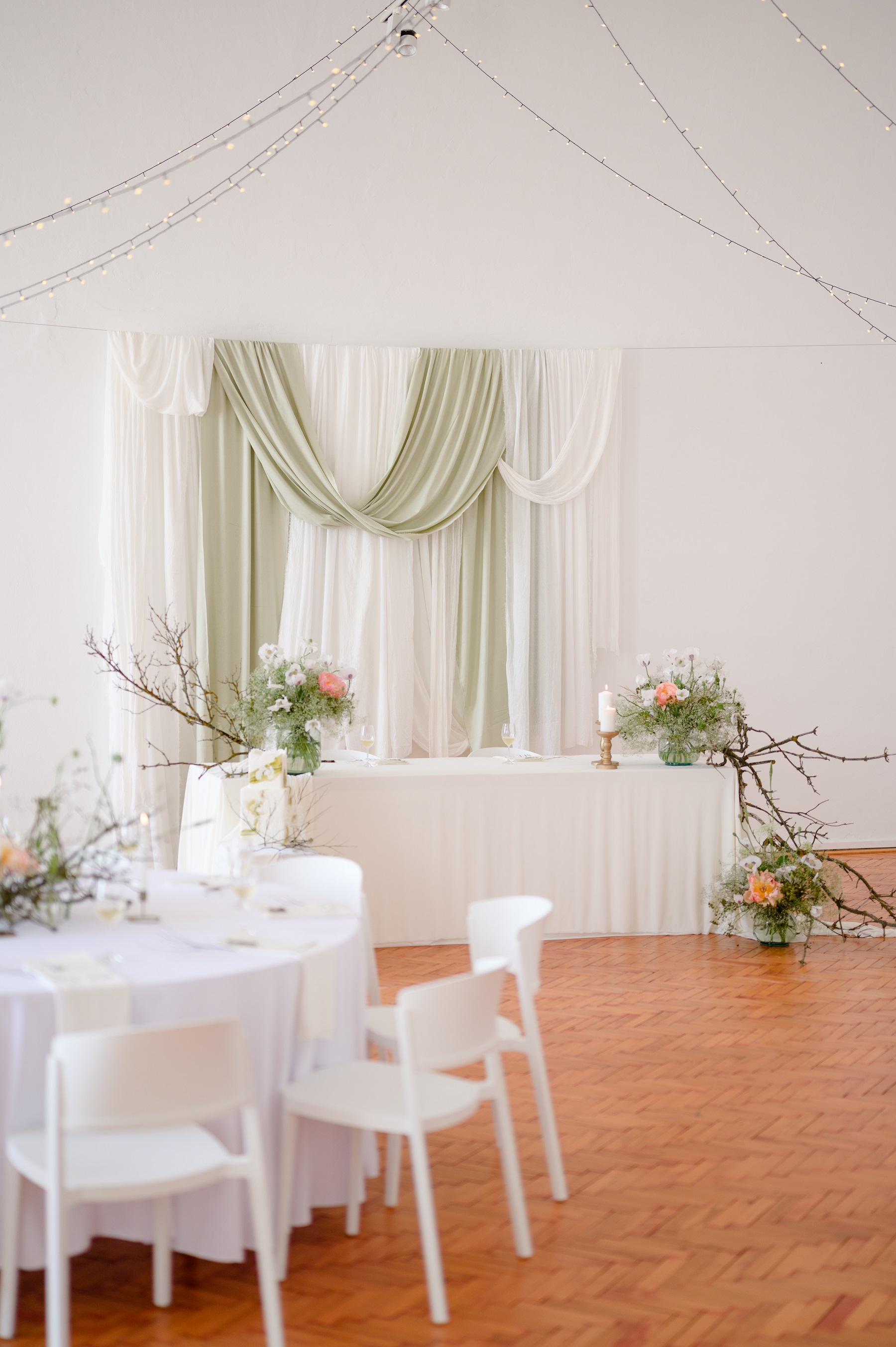 vyzdobený sál svatební hostiny v Louckém klášteře Znojmo